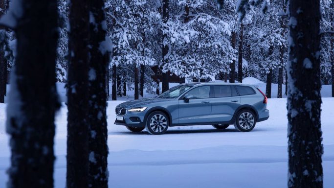 Volvo V60 Cross-Country - Classe-Affaires VTC - Haute-Savoie Volvo V60 Cross-Country - Classe-Affaires VTC - Haute-Savoie