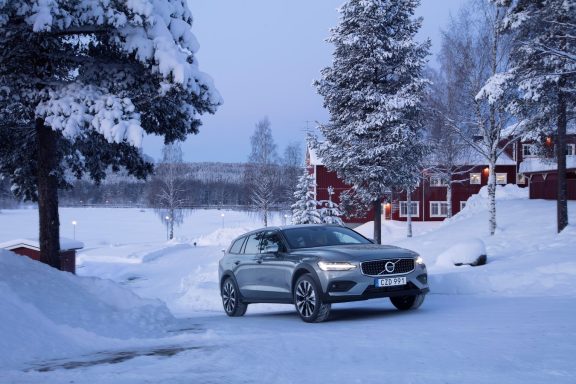 Volvo V60 Cross-Country - Classe-Affaires VTC - Haute-Savoie Volvo V60 Cross-Country - Classe-Affaires VTC - Haute-Savoie
