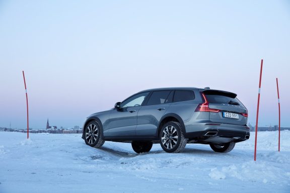 Volvo V60 Cross-Country - Classe-Affaires VTC - Haute-Savoie Volvo V60 Cross-Country - Classe-Affaires VTC - Haute-Savoie