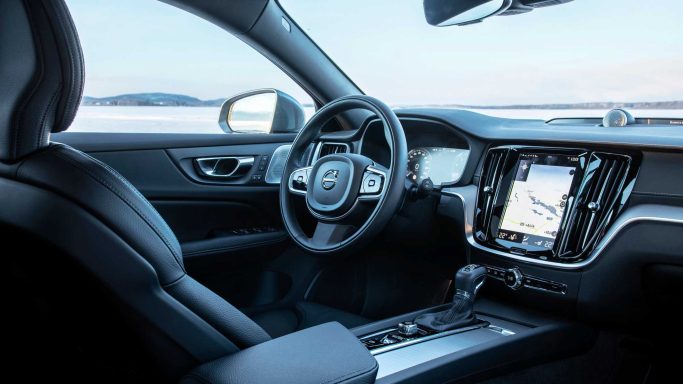 Volvo V60 Cross-Country - Classe-Affaires VTC - Haute-Savoie Volvo V60 Cross-Country - Classe-Affaires VTC - Haute-Savoie